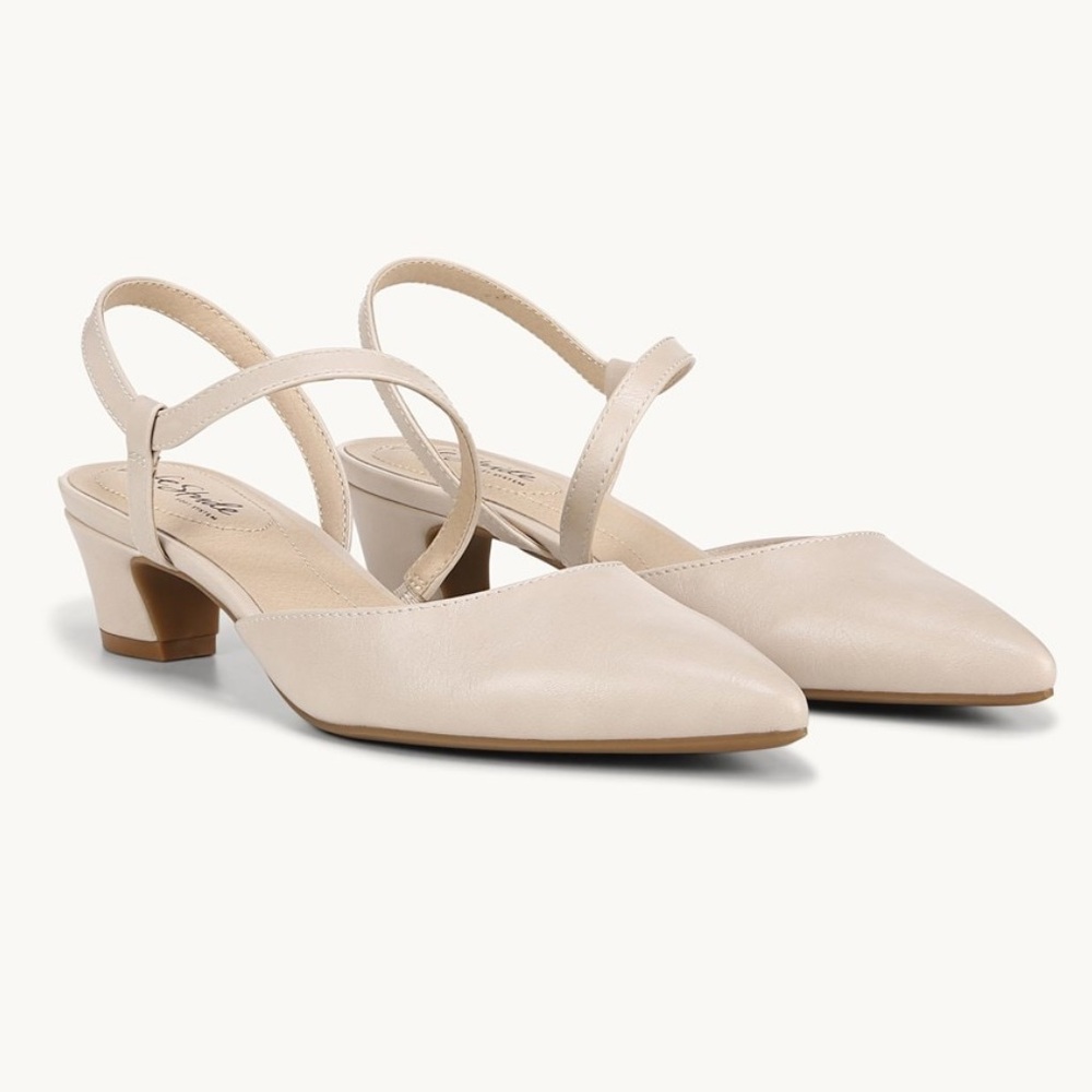 New In Box Life Stride Minimalist Nude Cream (Almond) Pump Short Kitten Heels